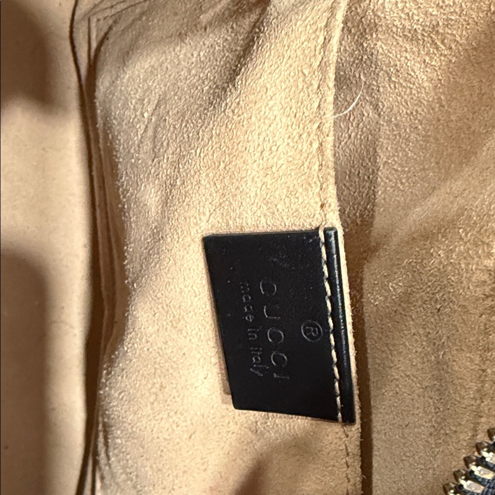 Gucci Black Quilted Leather Camera Bag with Gold GG - Picture 5 of 12